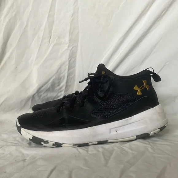 Black basketball shoes - Picture 3 of 9